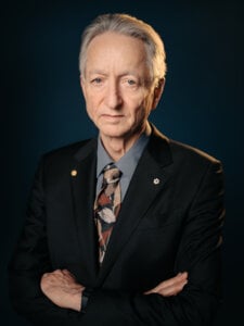 From Perceptrons to Transformers: Geoffrey Hinton and the Triumph of Connectionism — How Does It Work in Product?